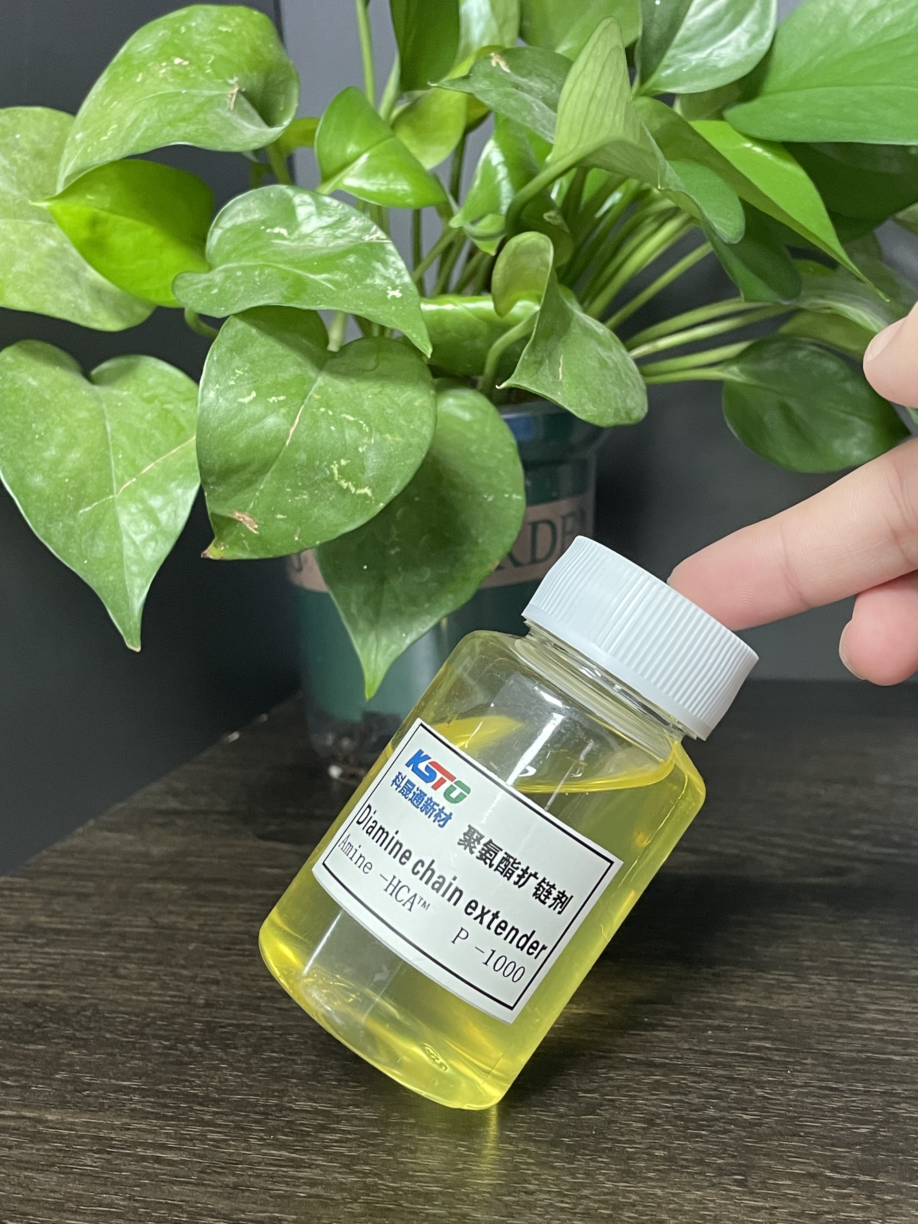 अमीन-एचसीए ™ पी -1000 एम्बर चिपचिपा तरल पॉलीयुरेथेन श्रृंखला सीलेंट के लिए एक्सटेंडर