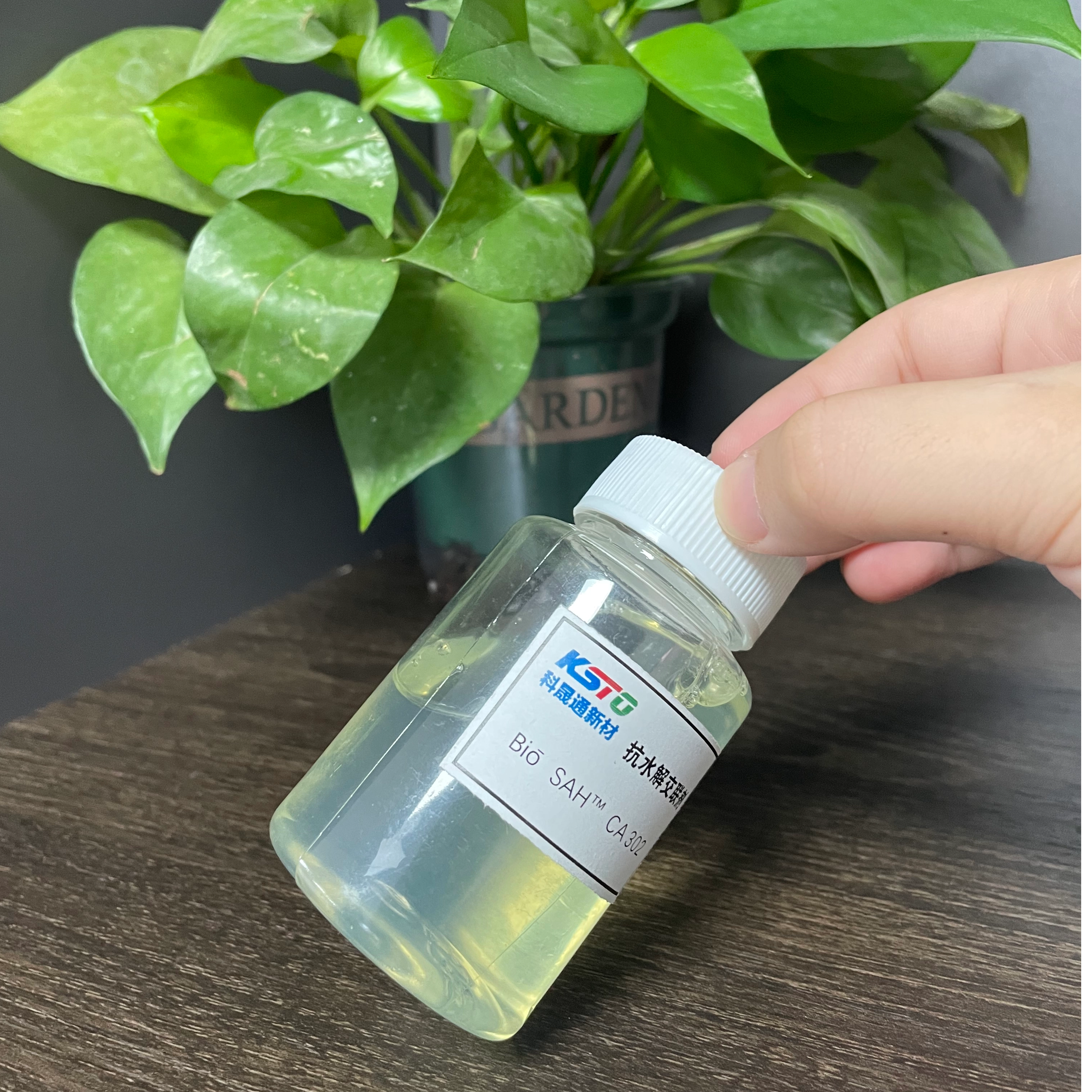 पॉलिमर कार्बोडिमाइड जलीय घोल बायो-एसएएच ™ सीए 302 एंटी हाइड्रोलिसिस क्रॉसलिंकिंग एजेंट