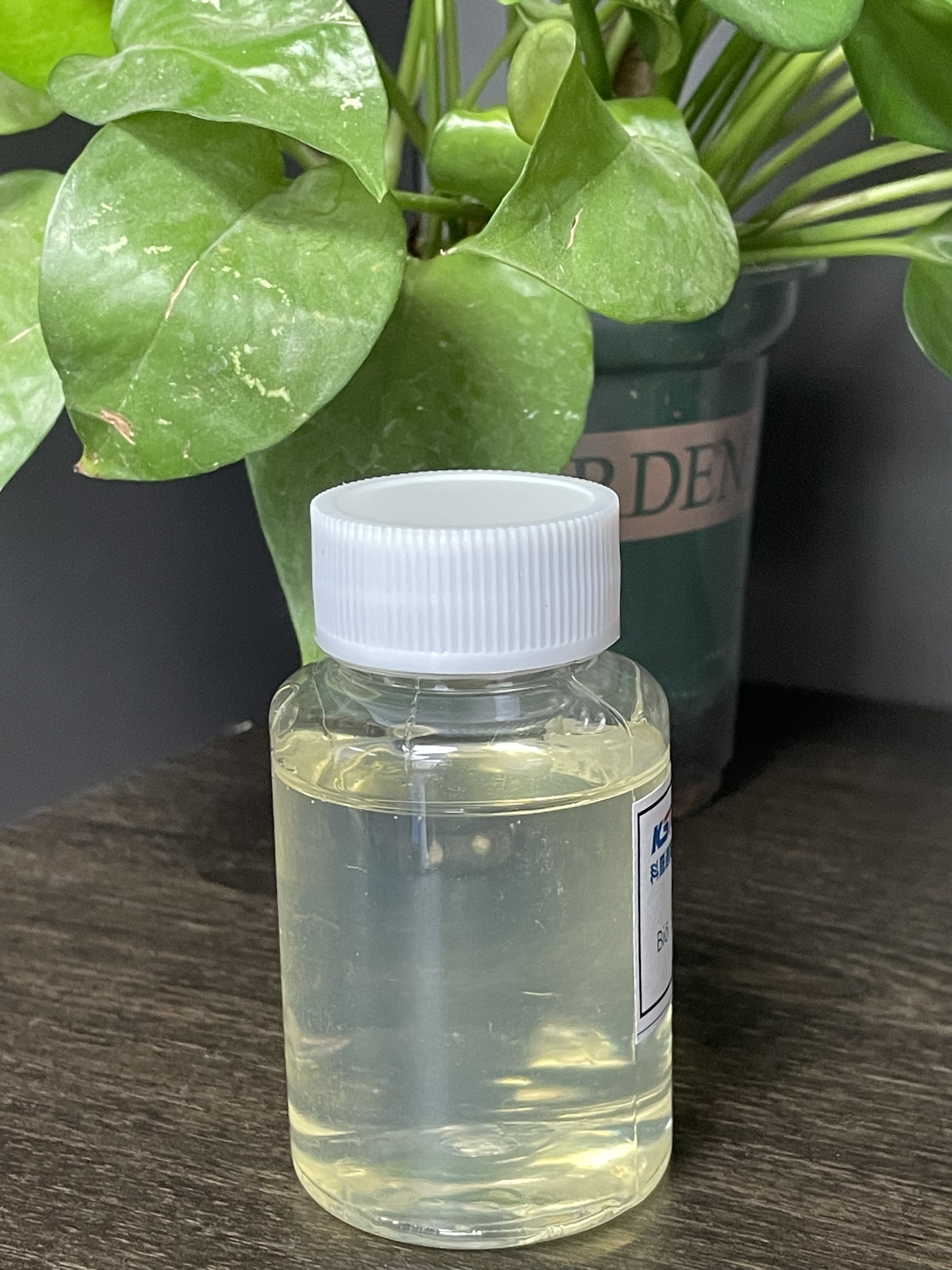 एंटीहाइड्रो® CA300 पॉलीमेरिक कार्बोडिमाइड जलीय निलंबन जलजनित ऐक्रेलिक राल के लिए उपयोग किया जाता है