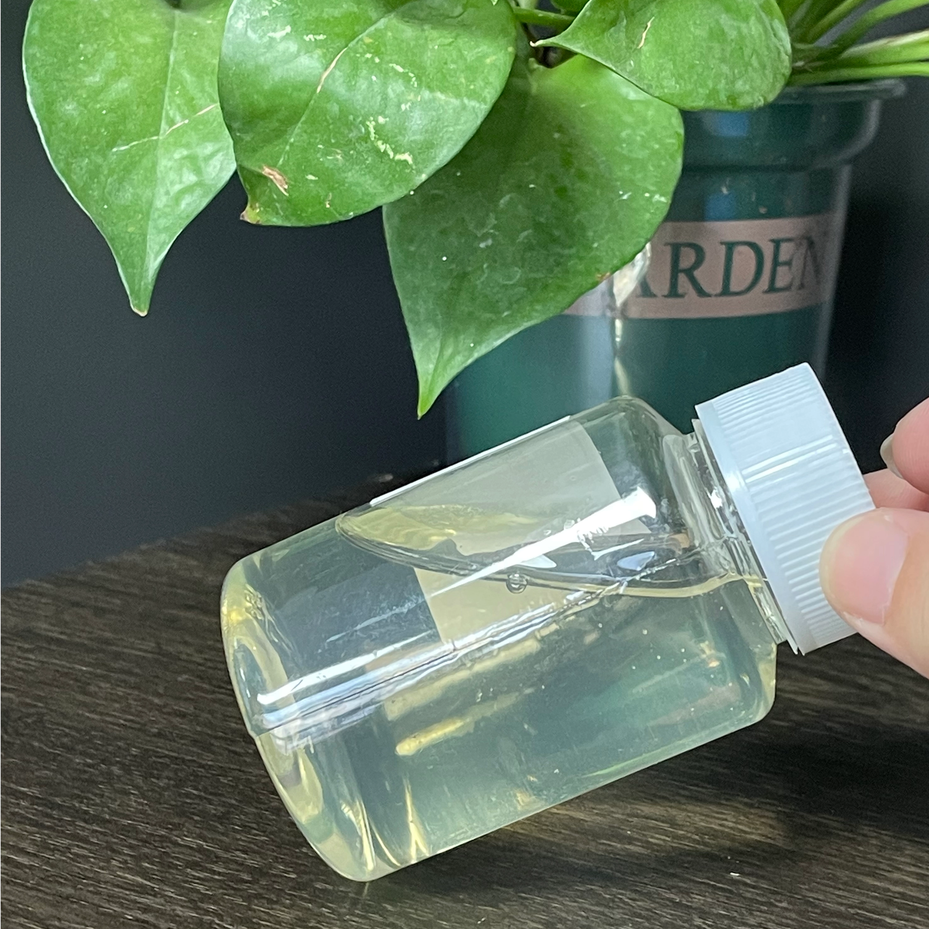 एंटीहाइड्रो® CA300 जल-आधारित एंटी-हाइड्रोलिसिस क्रॉसलिंकिंग एजेंट वाटरबोर्न पॉलीयुरेथेन राल के लिए