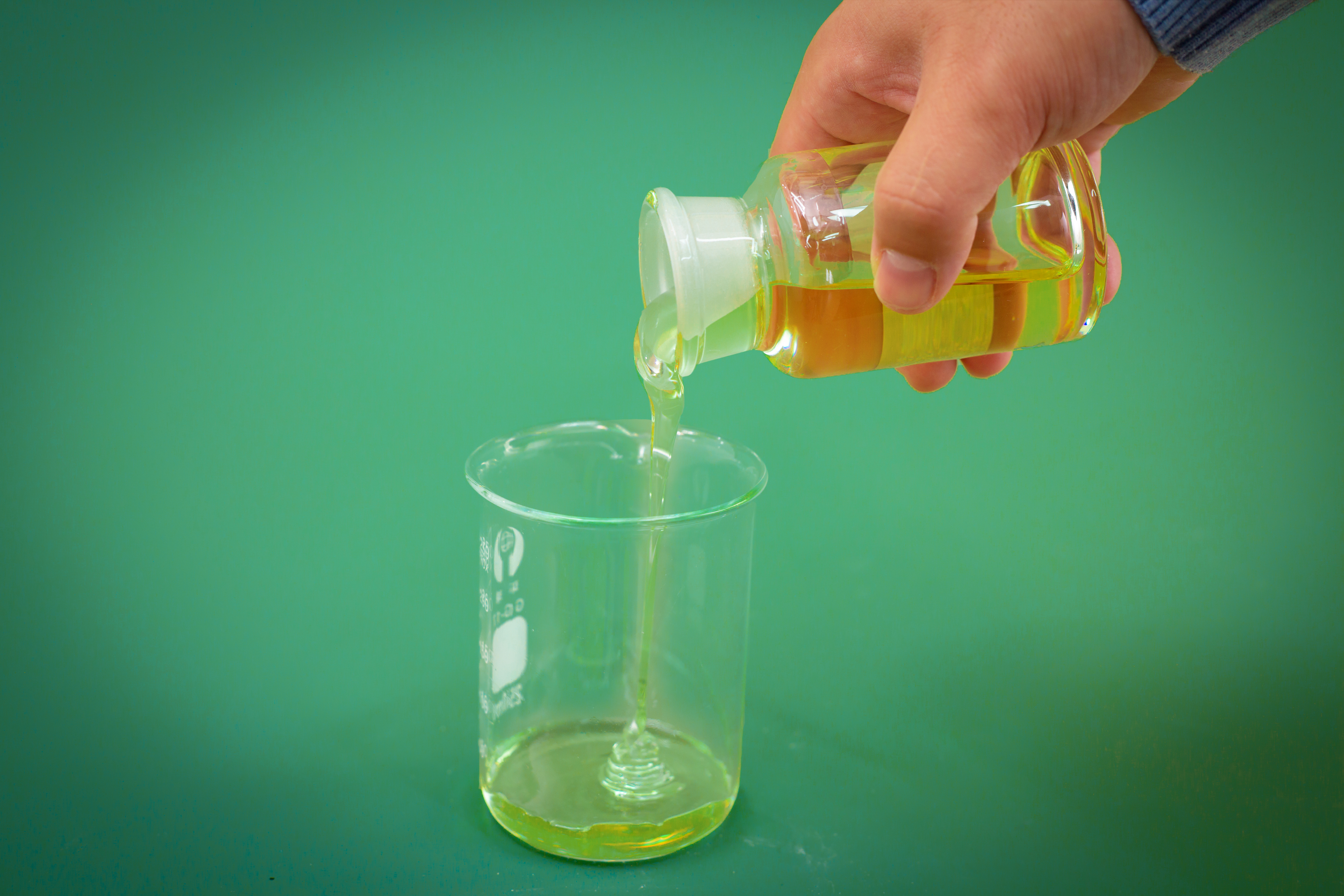 पॉलीयूरेथेन हाइड्रोलिसिस का छिपा हुआ संकट: केएसटीओ का एडिटिव प्रदर्शन बाधा को तोड़ता है