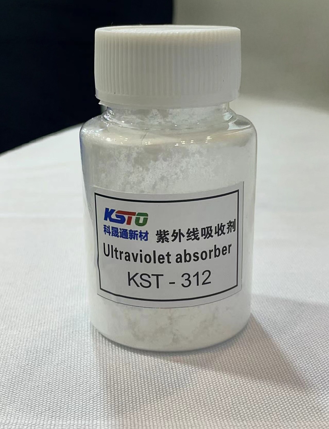 एक पराबैंगनी अवरोधक क्या है और ऐक्रेलोनिट्राइल-आधारित पराबैंगनी अवशोषक को क्यों प्रतिस्थापित करता है?